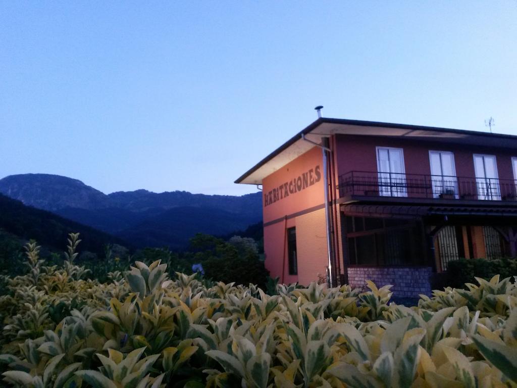 Pensión Bide-Ondo Amorebieta - Etxano Exterior foto